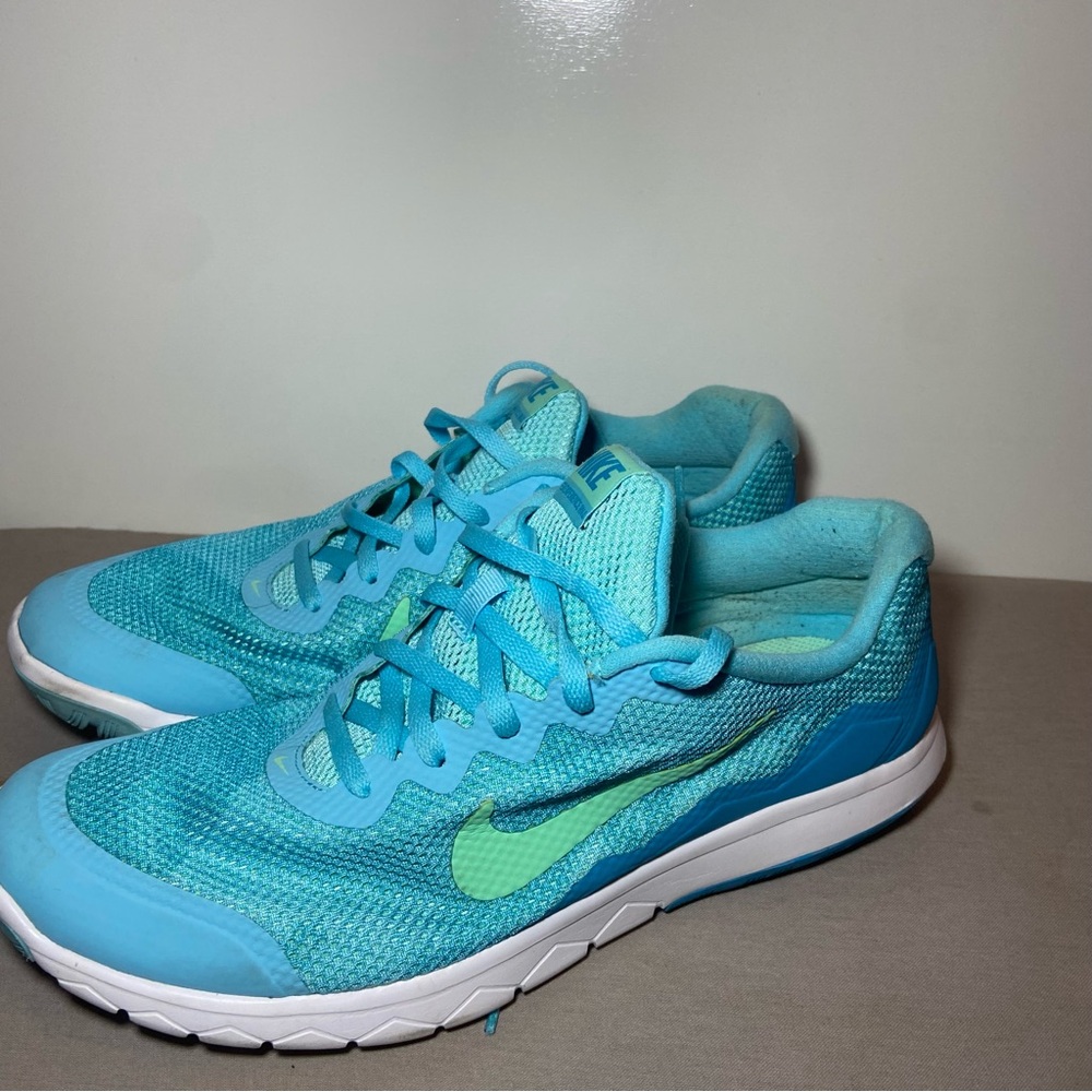 Nike Women's Flex Experience RN 4 Premium running shoes in the Pool Blue Size 10